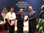 gs-klaus-schwab-tang-sach-co-loi-chuc-den-ts-nmh