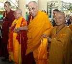 thichnhattu-dalialama-in-dharamsala-02