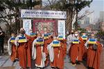 phat-giao-han-quoc-tuan-hanh-yeu-cau-nga-dung-cuoc-chien-va-cau-hoa-binh-cho-ukraine-1