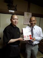 nau-com-lam-nem-va-di-tang-nguoi-vo-gia-cu-tokyo-voi-thay-pho-tru-tri