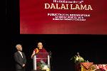 ngai-dat-lai-lat-ma-chia-se-ve-chu-de-tam-tu-bi-la-tru-cot-cua-hoa-binh-the-gioi-tai-indiana-farmers-coliseum-o-indianap