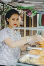 co-gai-ban-banh-mi
