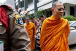 phra-phrom-dilok-72-a-member-of-the-sangha-supreme-council-is-escorted-by-police-officers-at-the-thai-police-crime-sup